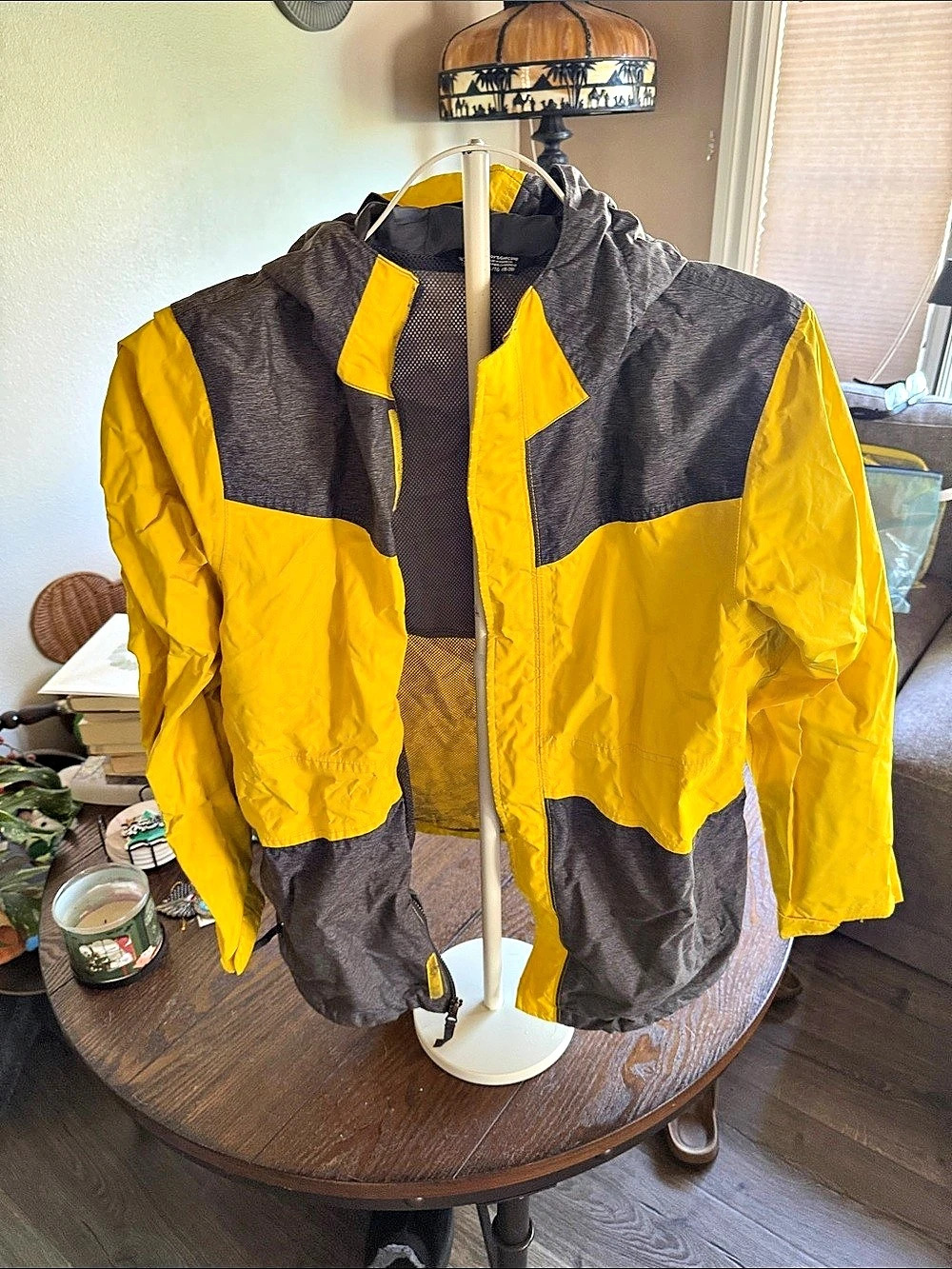 The North Face Boys Color Block Jacket Yellow & Gray XL/G